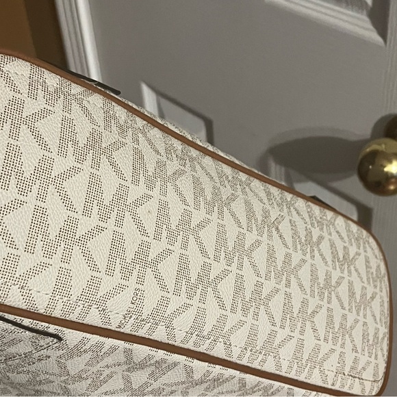 Michael Kors Cream Shoulder Bag - Picture 11 of 11